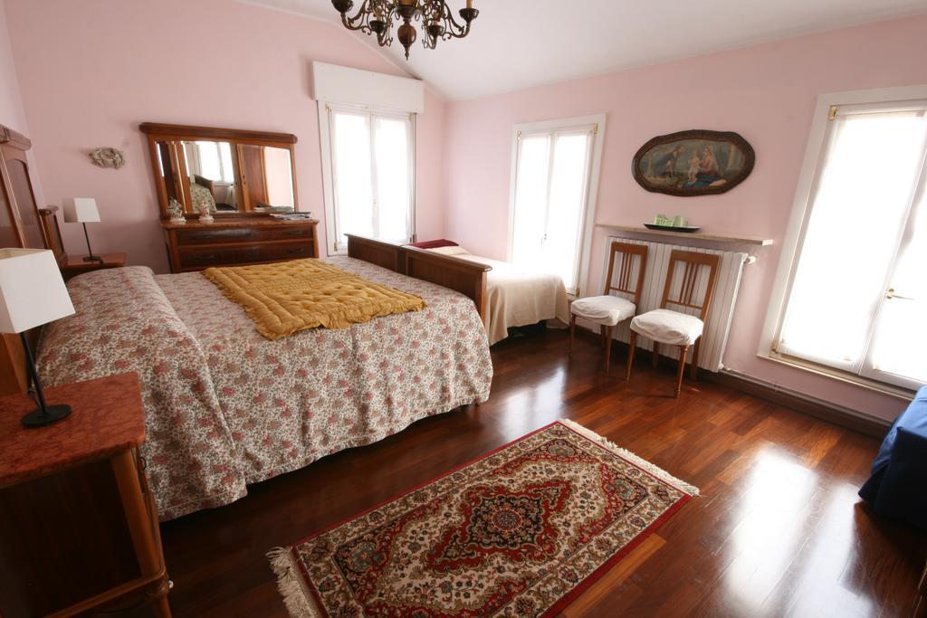 Corte Posta B&B - Parcheggio E Bagno In Camera 만토바 객실 사진