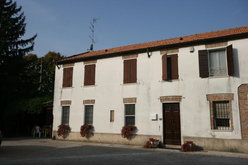 Corte Posta B&B - Parcheggio E Bagno In Camera 만토바 외부 사진