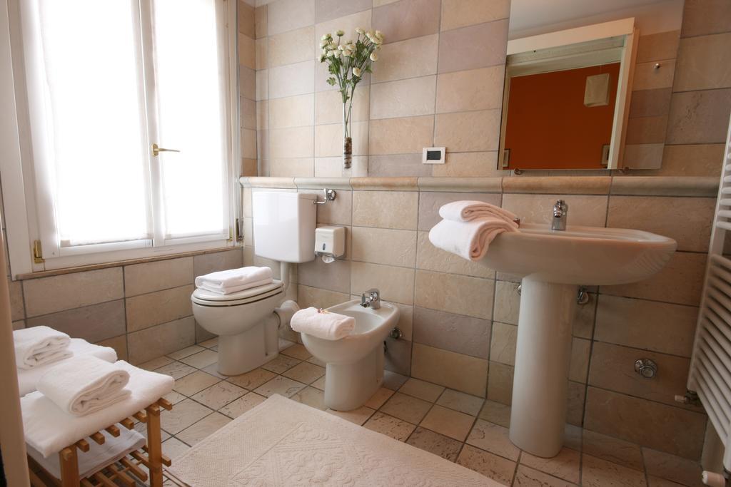 Corte Posta B&B - Parcheggio E Bagno In Camera 만토바 외부 사진